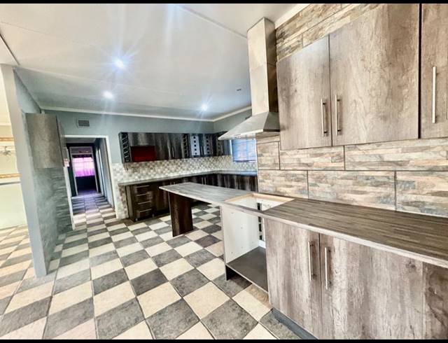 3 BEDROOM HOUSE FOR SALE IN VANDERBIJLPARK SE 1